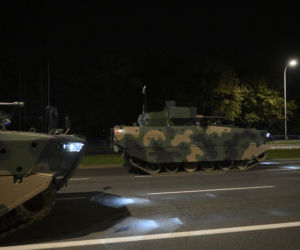 Nocna próba defilady wojskowej w Warszawie