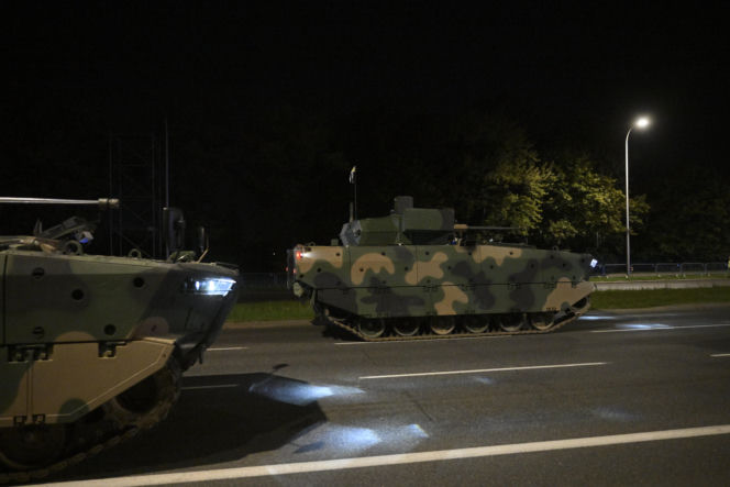 Nocna próba defilady wojskowej w Warszawie