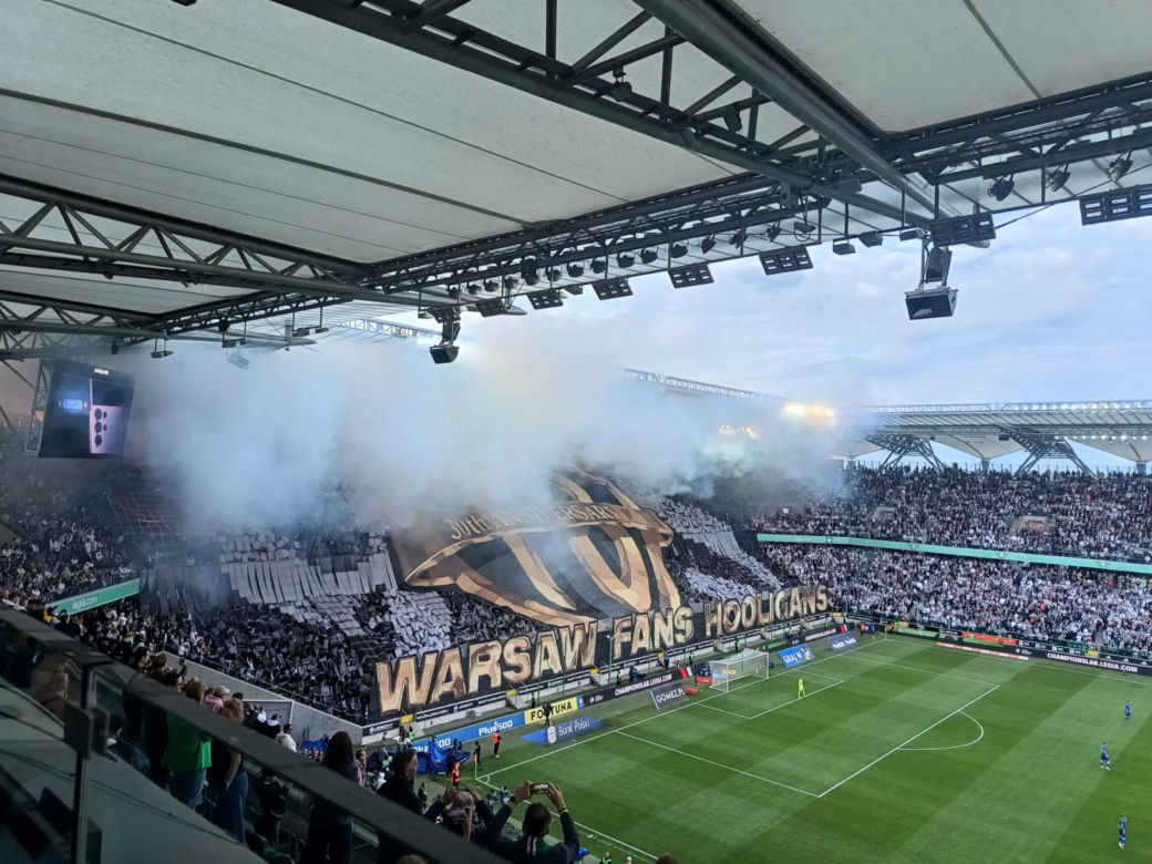 Dymy na meczu Legia - Lech