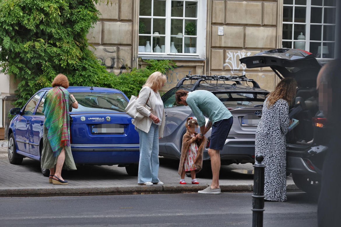 Zborowska i Wrona pokazali Jaśminę babciom