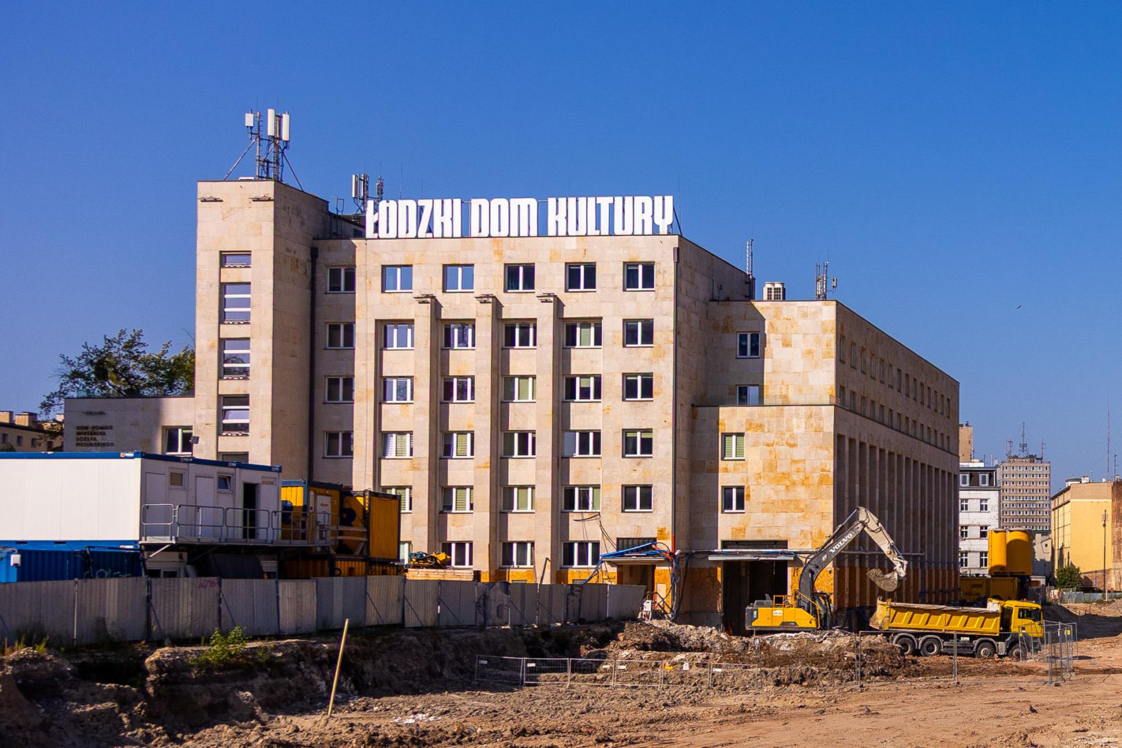 Łódzki Dom Kultury - wciąż jest częścią placu budowy