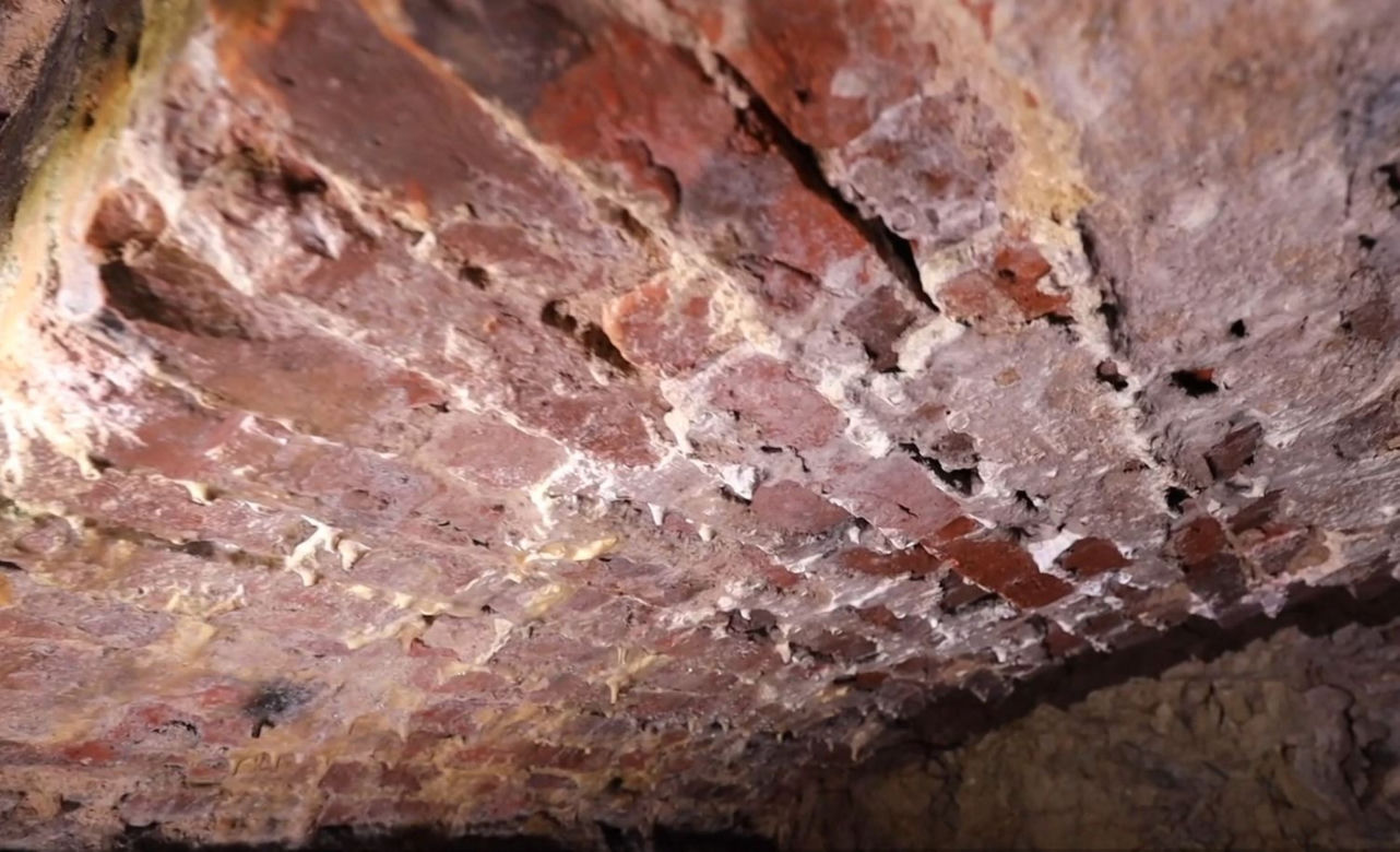 Tajemniczy tunel na Ursynowie. Badają tajemnice „grobów masońskich”