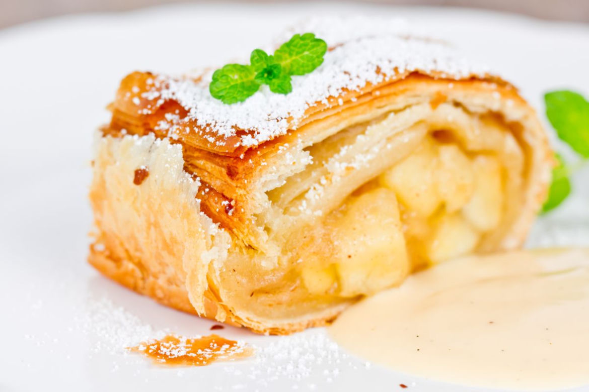 Strudel z jabłkami
