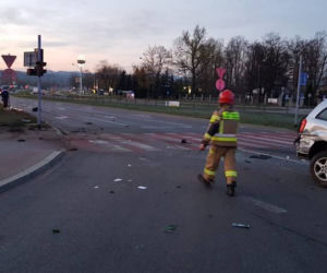 O świcie pijany kierowca jechał przez Nowy Sącz. Miał zwidy i skończył pod latarnią