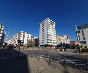 Trzonolinowiec - wieżowiec przy Kościuszki we Wrocławiu z lat 60. przed remontem