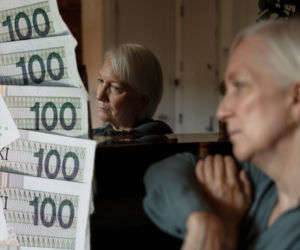 500 plus dla niesamodzielnych zależy od dochodów. Sprawdź, czy w 2027 r. nie stracisz świadczenia!
