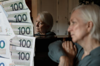 500 plus dla niesamodzielnych zależy od dochodów. Sprawdź, czy w 2027 r. nie stracisz świadczenia!