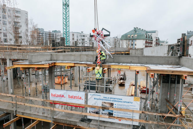 „Wiecha” na budowie Hali Sportowej Białołęckiego Ośrodka Sportu