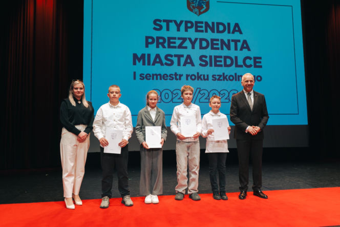 Najzdolniejsi uczniowie odebrali stypendia Prezydenta Miasta Siedlce