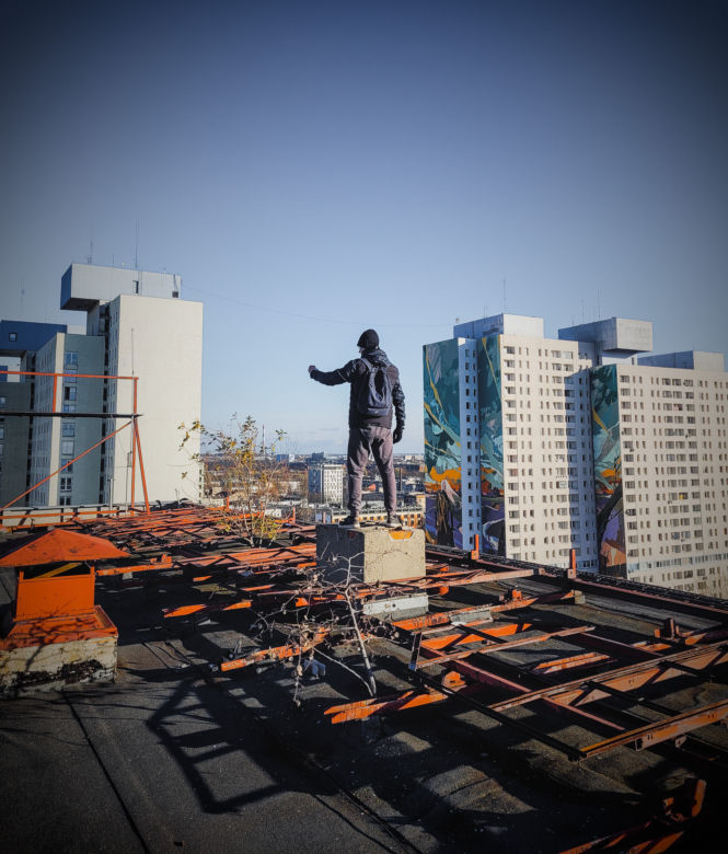 Opuszczony biurowiec "Centralu" odkrywa swoje tajemnice 