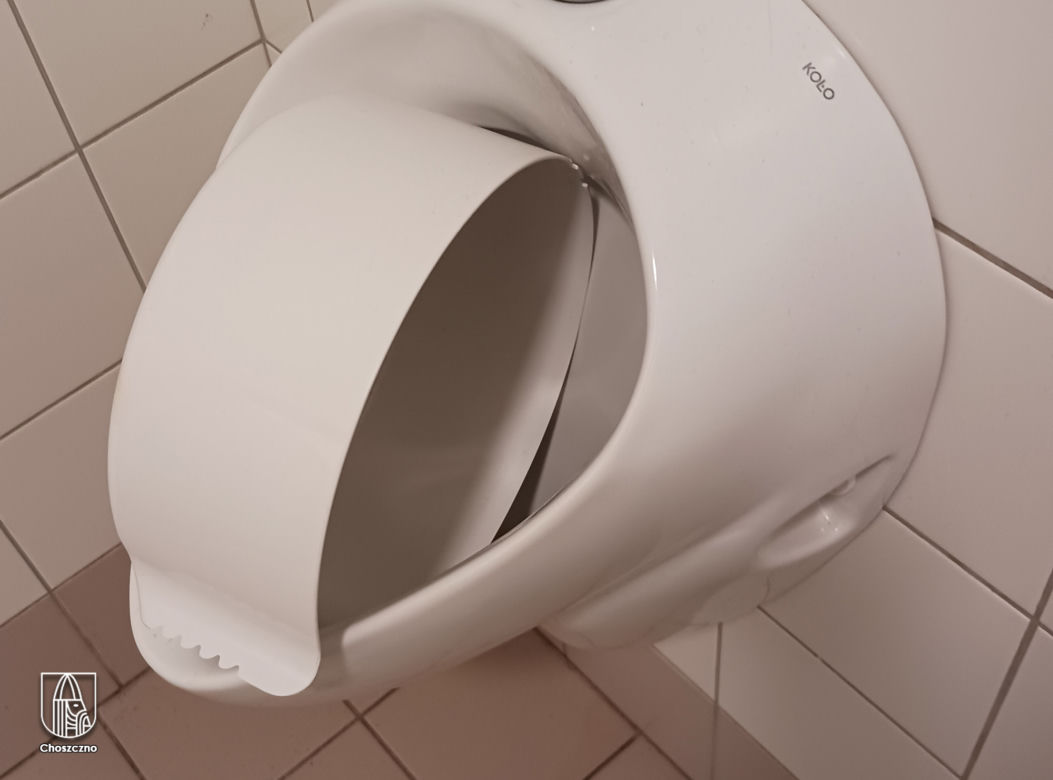 Wandale zdemolowali toaletę na dworcu w Choszcznie
