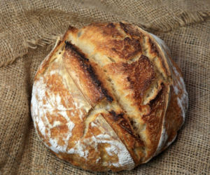 Najprostszy chleb na świecie, który zawsze się udaje. Wystarczy wymieszać składniki łyżką!