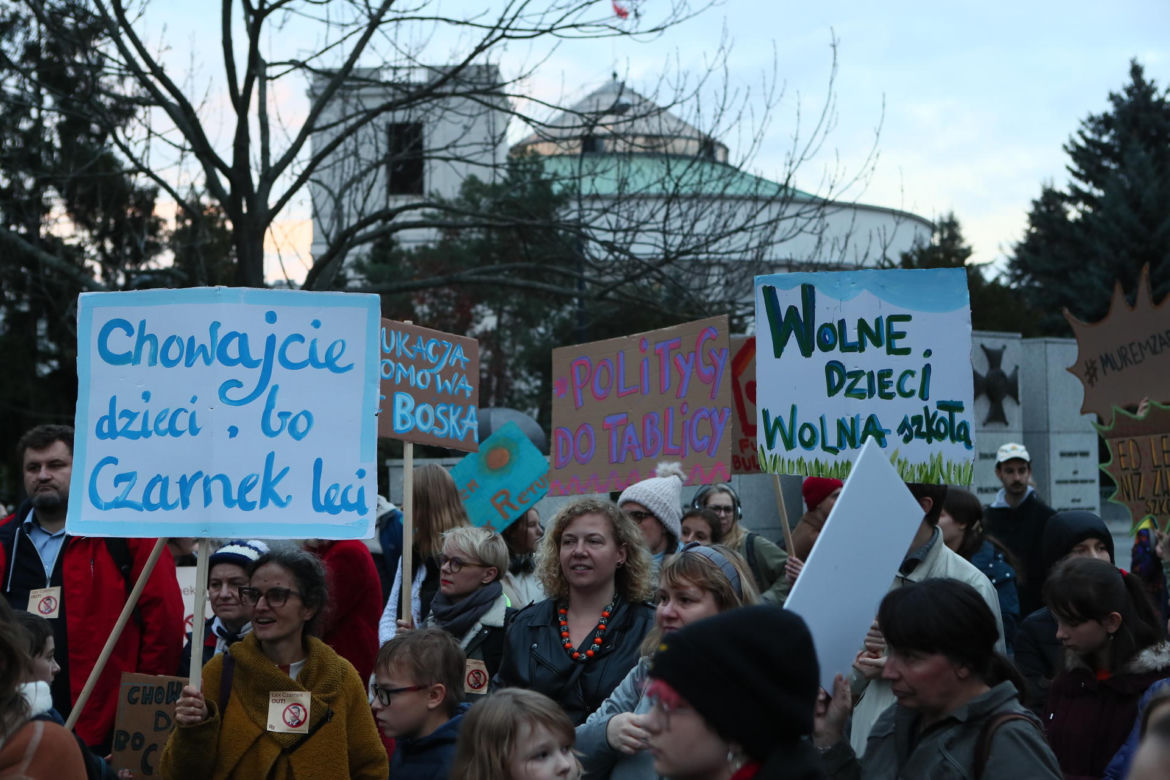 Protest przeciwko "lex Czarnek 2.0" pod Sejmem. Będzie zmiana prawa oświatowego?