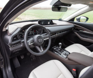 Toyota C-HR 2.0 Hybrid Dynamic Force 184 KM e-CVT vs Mazda CX-30 Skyactiv-X 180 KM 6MT AWD