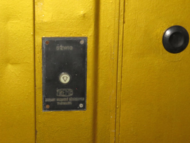 Wnętrze Szpiegowa w Warszawie