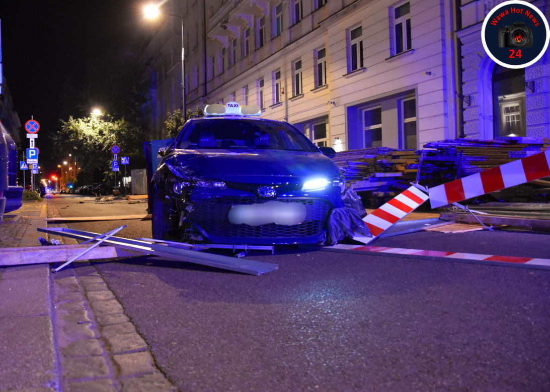 Warszawa. Śmiertelny wypadek w Śródmieściu. Taksówkarz nie żyje, dwie rowerzystki w szpitalu