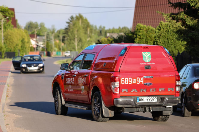 Wielki pożar pod Warszawą. Strażacy walczą z żywiołem