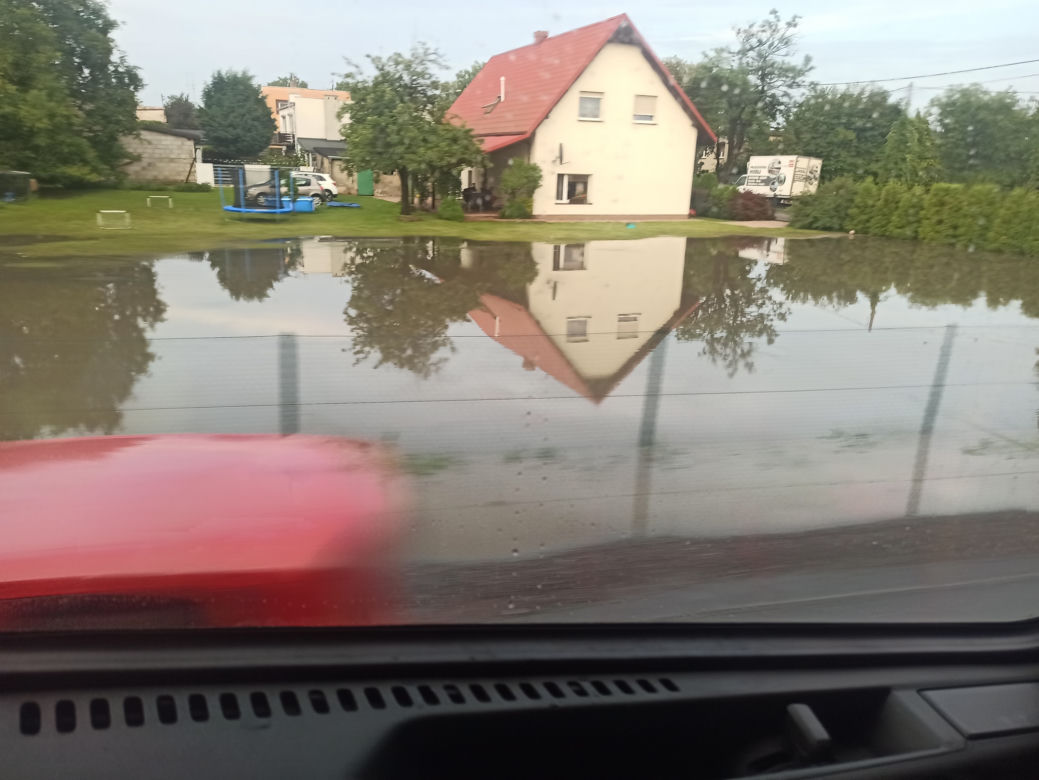 ​Osiedle Gronowo pod wodą po oberwaniu chmury