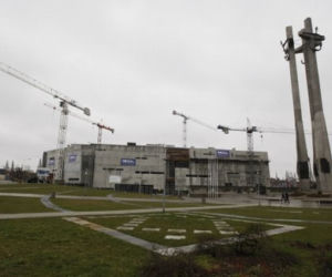Europejskie Centrum Solidarności w Gdańsku. Zawieszenie wiechy 
