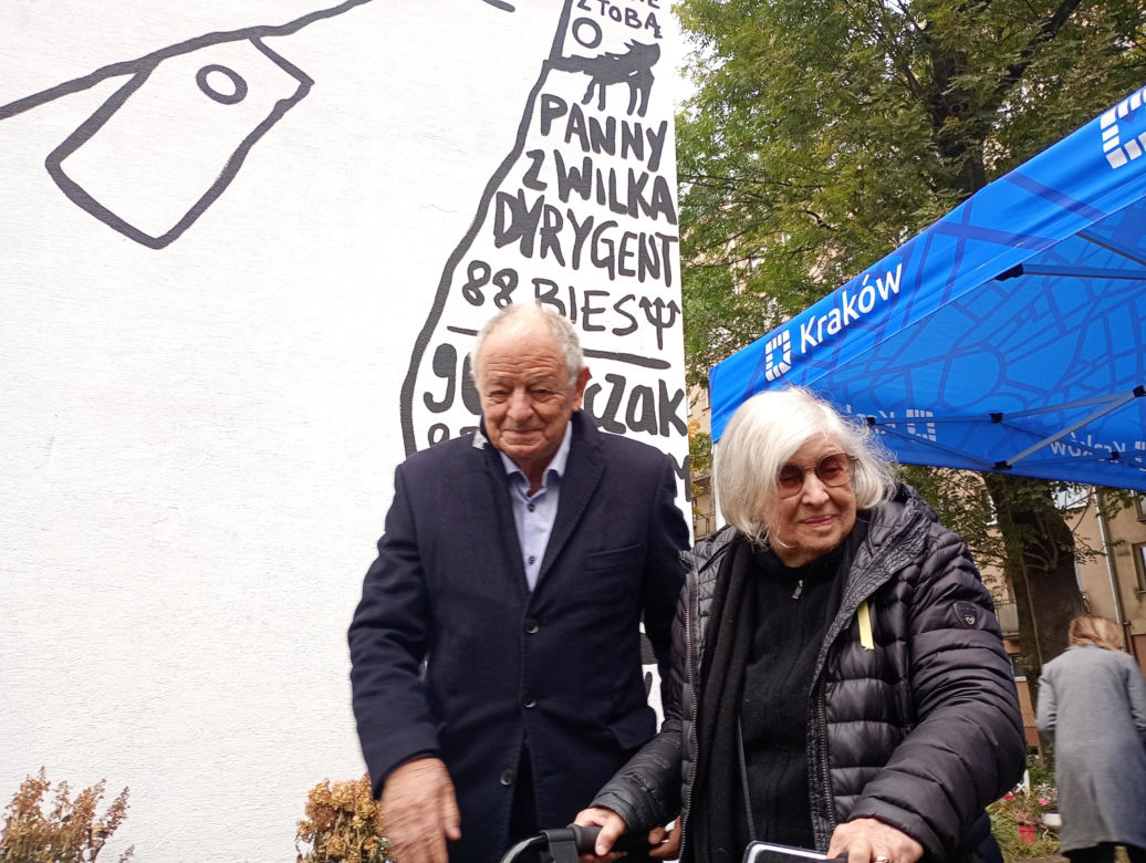 Nowy mural w Krakowie na cześć Andrzeja Wajdy. Żona reżysera nie kryje zachwytu
