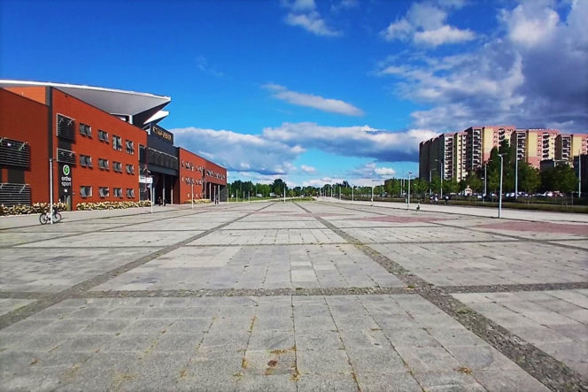 Plac przed Netto Areną przed zmianami