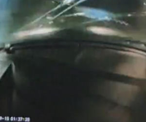 Wypadek na Trasie Łazienkowskiej - nagranie z momentu uderzenia