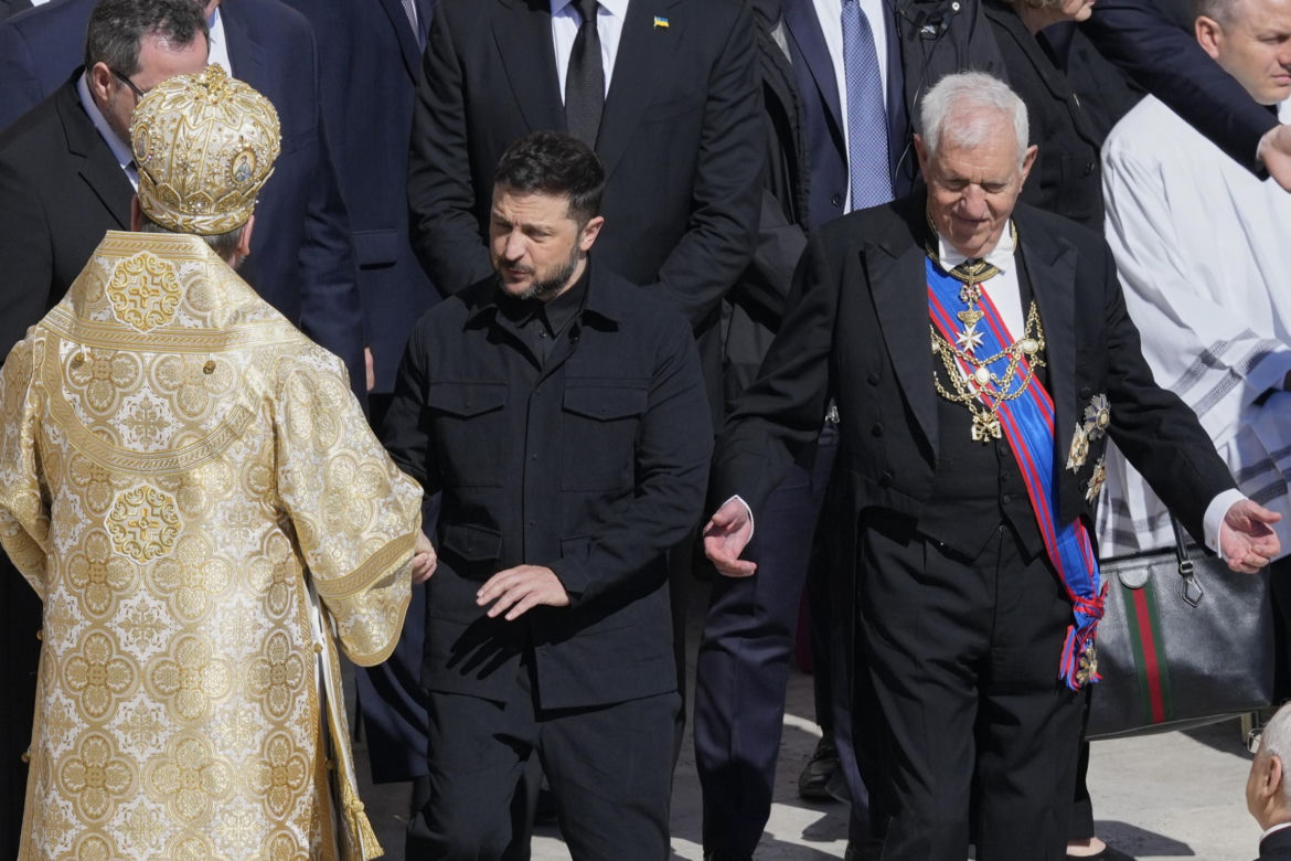 Trump i Zełenski złamali zasady na pogrzebie Franciszka