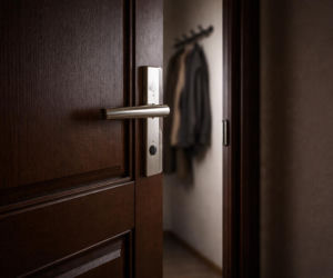 Wynajęła mieszkanie.  Przeżyła wstrząs. Po jednej nocy wezwała policję