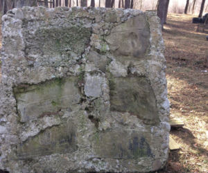 Macewy znalezione w betonowej podporze
