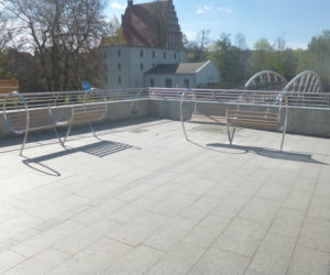 Ławeczki nad bluszczową rzeką