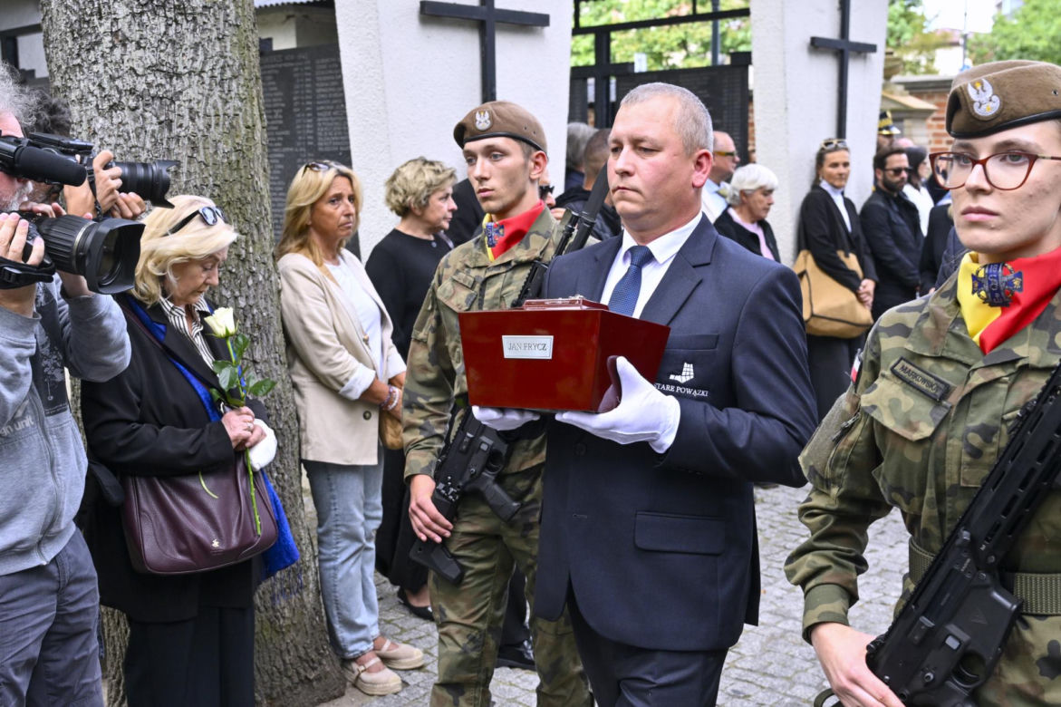 Oni pamiętali o Janie Fryczu. Biało-czerwone wieńce