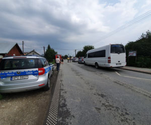 Dramatyczny wypadek autobusu z dziećmi w Świniarsku