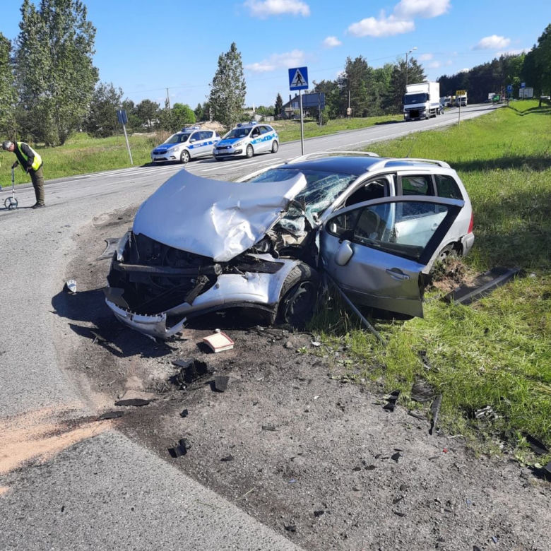 Poważny wypadek w Chabielicach koło Bełchatowa. 5 osób trafiło do szpitala