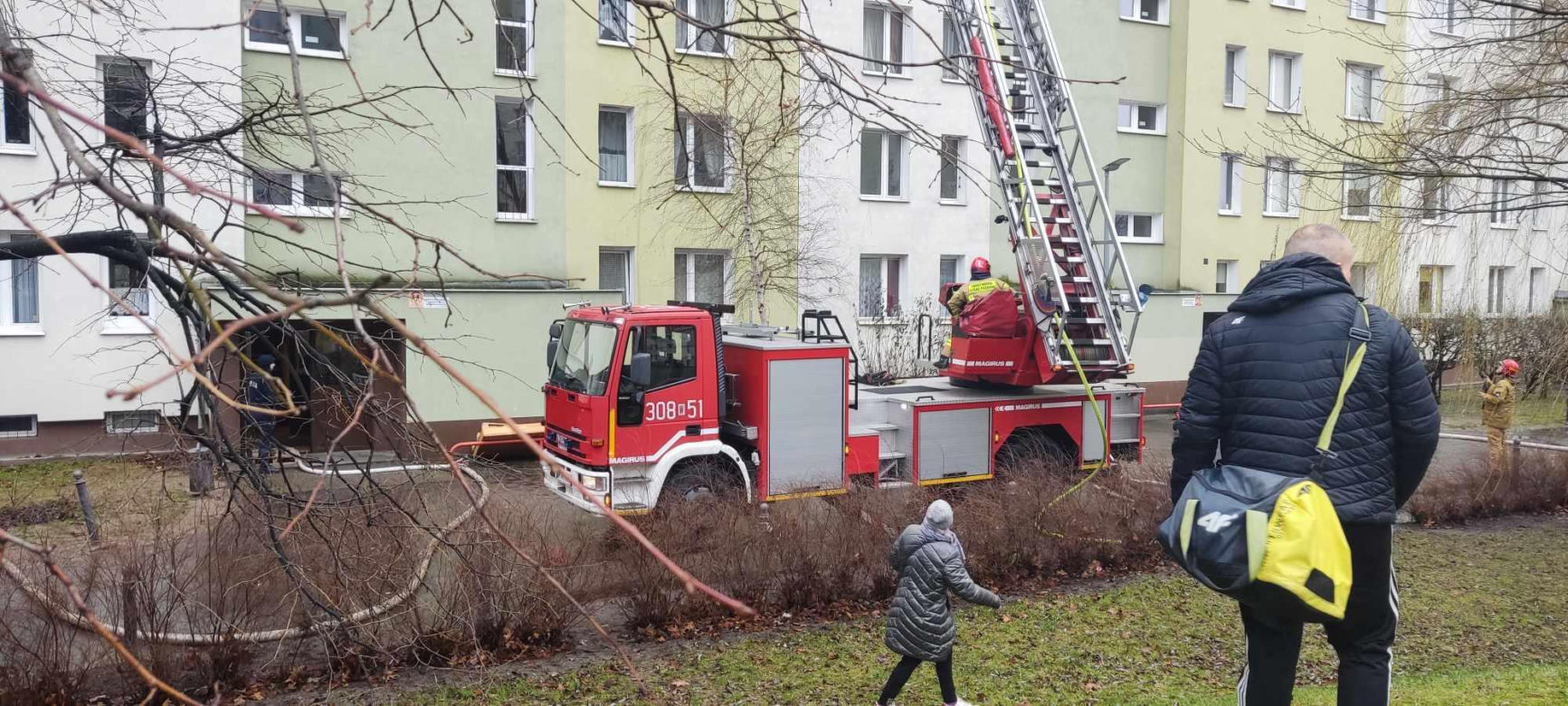 Pożar w bloku przy ulicy Łukowskiej w Warszawie