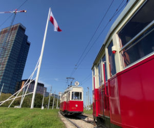 Niezwykły tramwaj z powstańcami. Wycieczka po Warszawie jak przed wojną
