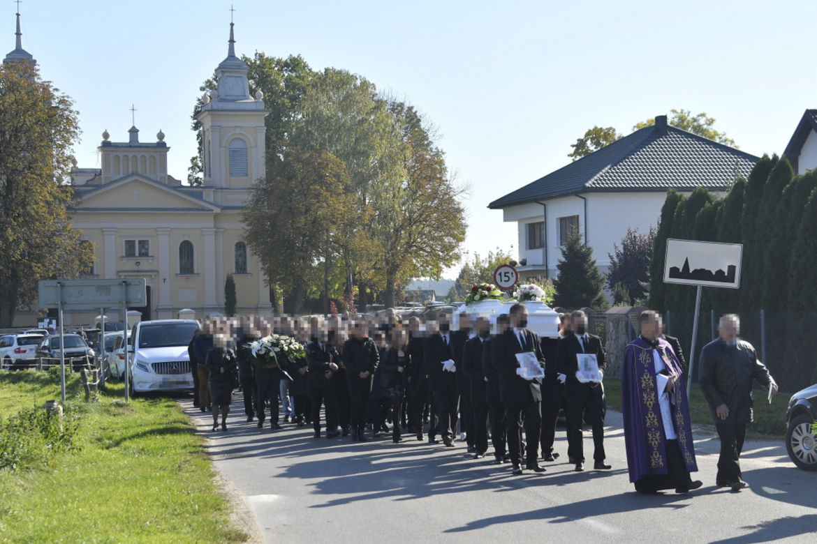Ciała Magdy i Gabrysi złożone w grobie