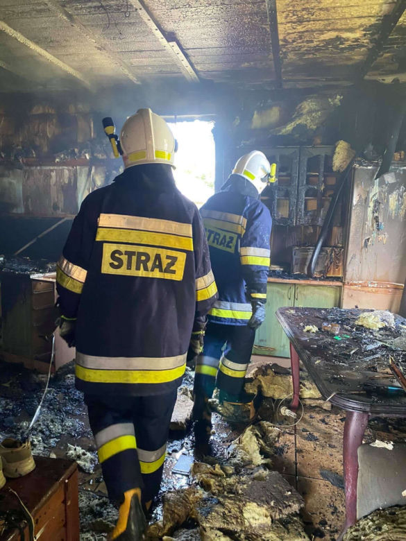 Jaskra. Siostra pomaga bratu odbudować dom po pożarze [ZDJĘCIA]