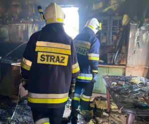 Jaskra. Siostra pomaga bratu odbudować dom po pożarze [ZDJĘCIA]