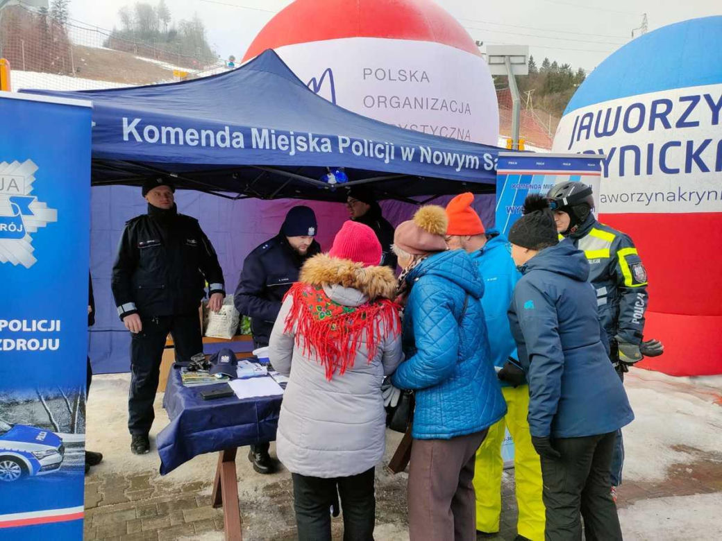 Policja na nartach pilnuje porządku w ośrodku PKL Jaworzyna Krynicka