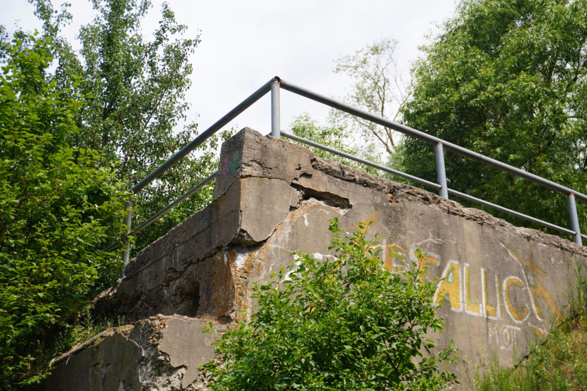Zerwany most nad Narwią. Zobacz krajobraz Narwiańskiego Parku Narodowego