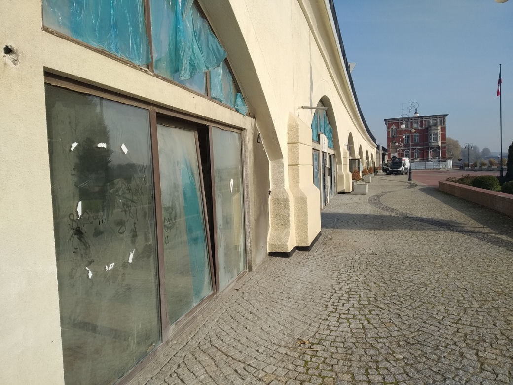 Coraz bliżej do zakończenia remontu. Sprawdziliśmy co się dzieje pod niszami. 
