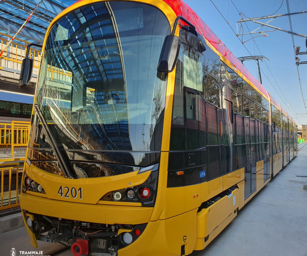 Nowe tramwaje w Warszawie - kiedy pojawią się na torach?