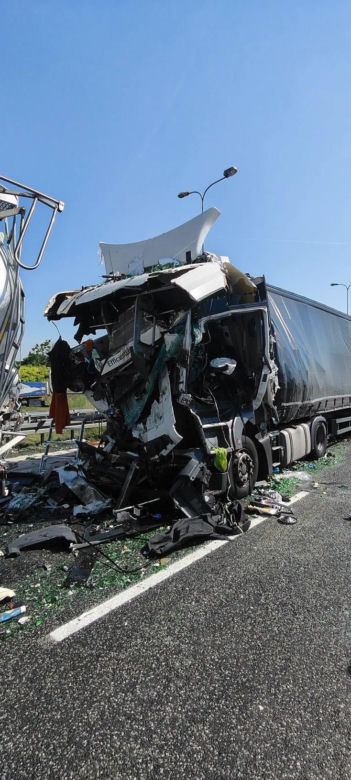 Tragiczna kraksa ciężarówek na autostradzie A4! Nie żyje kierowca