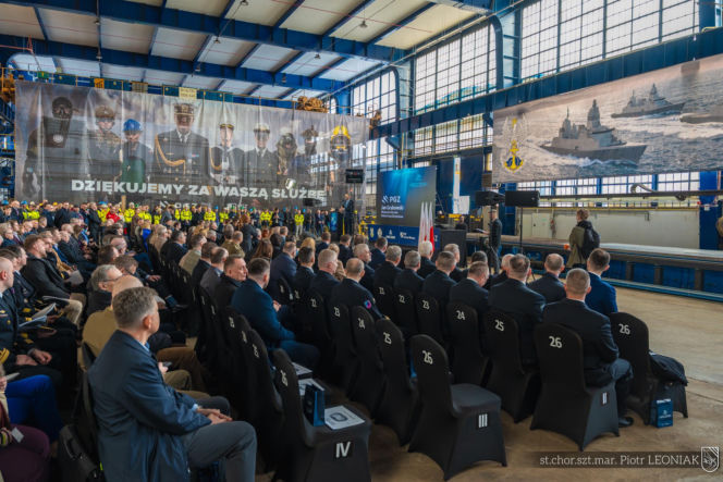 uroczyste palenie blach pod budowę trzeciej fregaty wielozadaniowej typu Miecznik