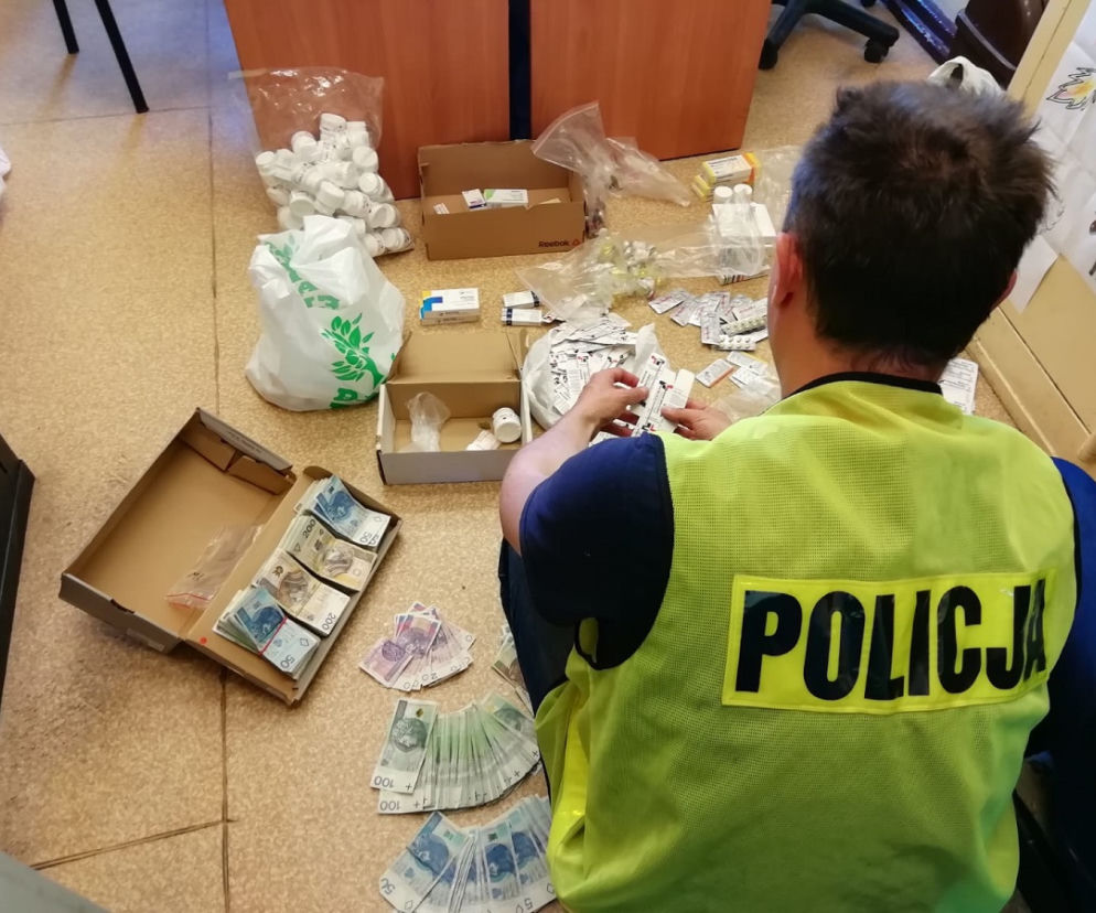 Nielegalny handel sterydami i dopalaczami