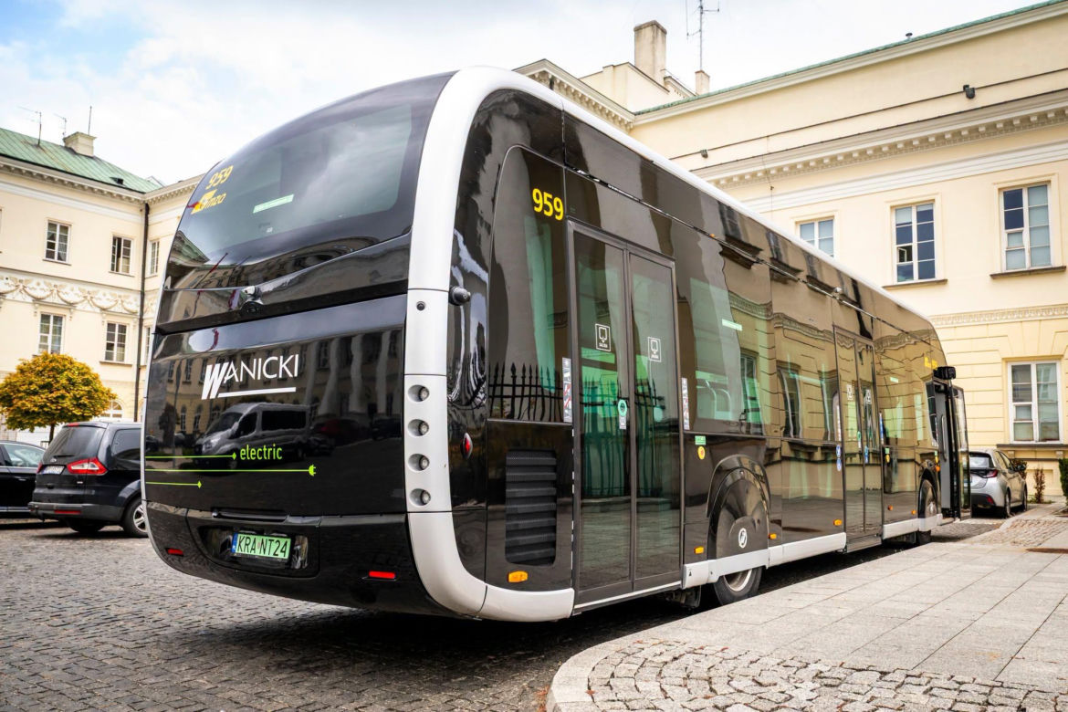 Elektryczny autobus z Hiszpanii testowany na stołecznych drogach
