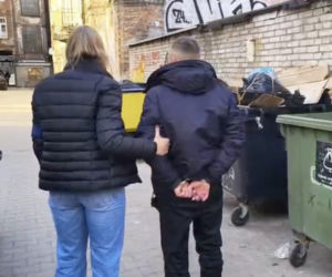 Wyszedł z aresztu po napadzie i znów zaatakował tę samą seniorkę! Zbir nie nacieszyl się wolnością