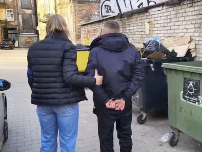 Wyszedł z aresztu po napadzie i znów zaatakował tę samą seniorkę! Zbir nie nacieszyl się wolnością