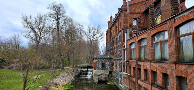 Młyn wodny w Morawicy