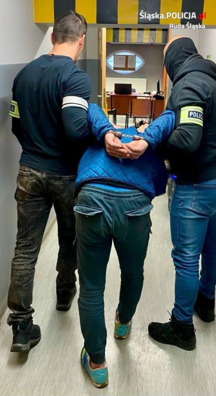 Policja zatrzymała mężczyzn, którzy wypchnęli niepełnosprawnego intelektualnie pasażera z tramwaju 